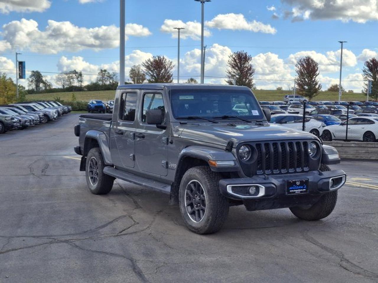 2021 Jeep Gladiator Overland 4x4 | 6 Speed Manual | Leather | Heated Seats + Steering | CarPlay + Android | and More ! Photo