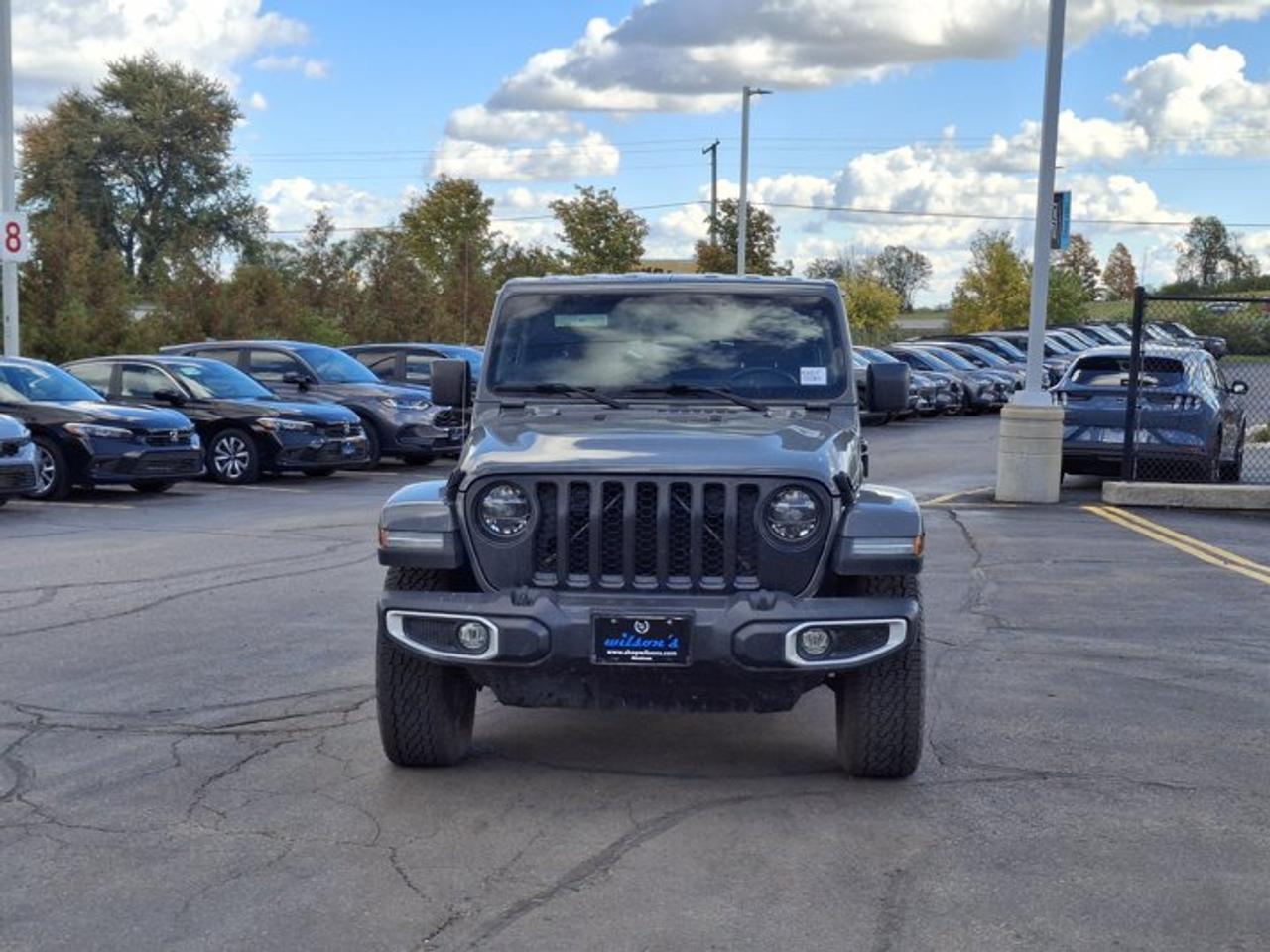 2021 Jeep Gladiator Overland 4x4 | 6 Speed Manual | Leather | Heated Seats + Steering | CarPlay + Android | and More ! Photo