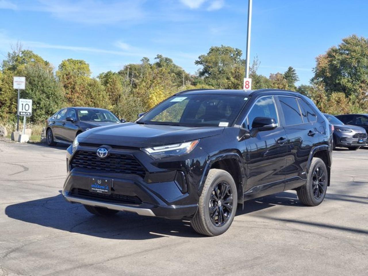 2024 Toyota RAV4 Hybrid SE AWD | Sunroof | Heated Wheel + Seats | Power Seat | Radar Cruise | CarPlay and More ! Photo