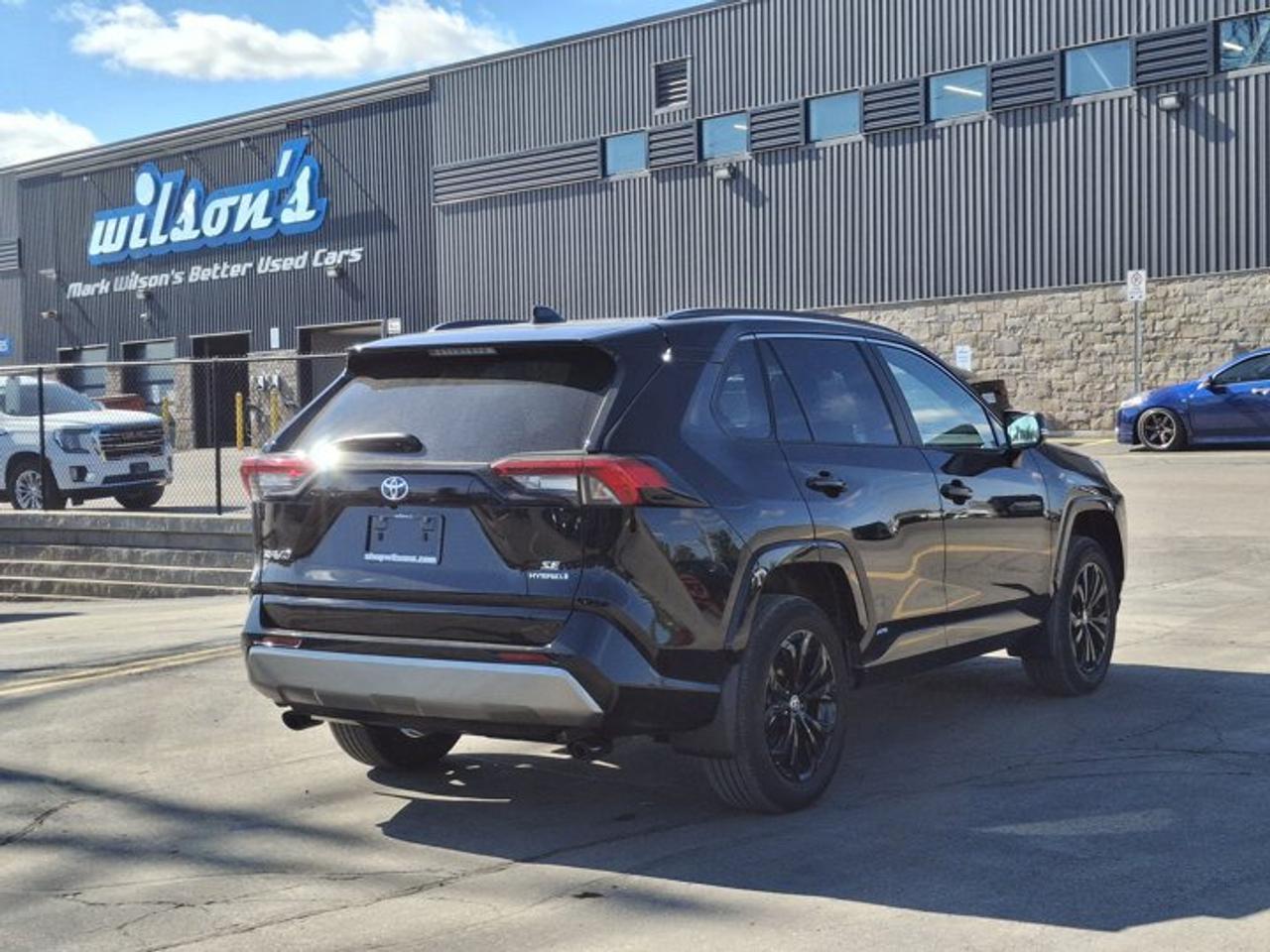 2024 Toyota RAV4 Hybrid SE AWD | Sunroof | Heated Wheel + Seats | Power Seat | Radar Cruise | CarPlay and More ! Photo
