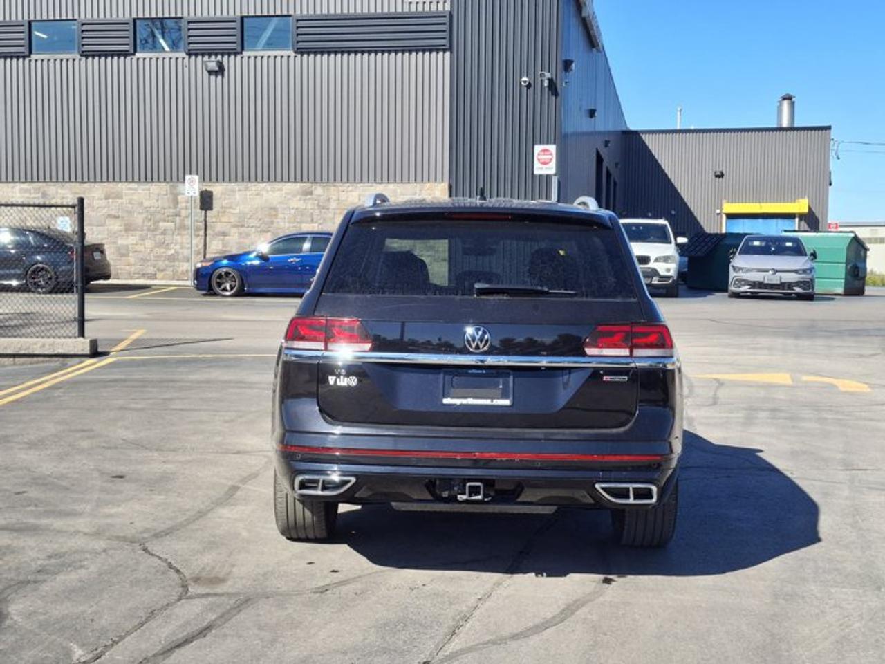 2022 Volkswagen Atlas Execline R-Line AWD | V6 | Leather | Sunroof | Heated Seats + Steering | Remote Start | and More ! Photo3