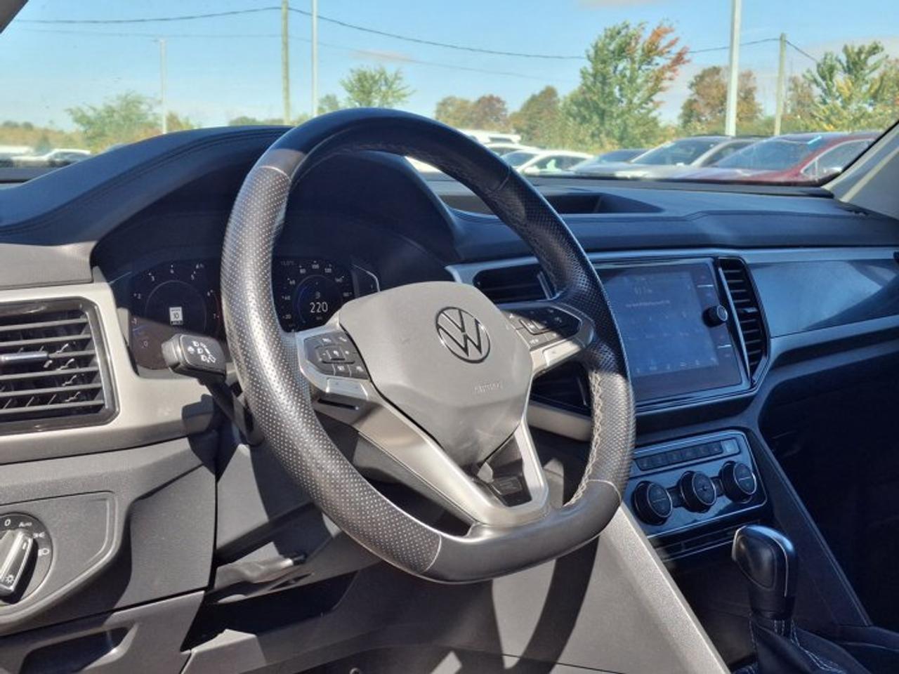 2022 Volkswagen Atlas Execline R-Line AWD | V6 | Leather | Sunroof | Heated Seats + Steering | Remote Start | and More ! Photo