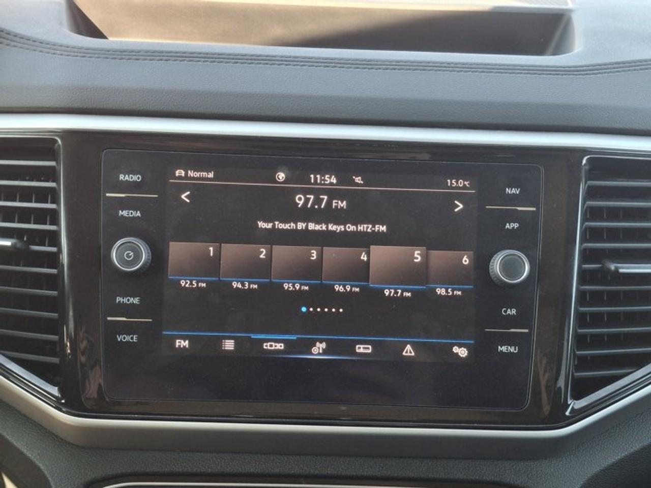2022 Volkswagen Atlas Execline R-Line AWD | V6 | Leather | Sunroof | Heated Seats + Steering | Remote Start | and More ! Photo