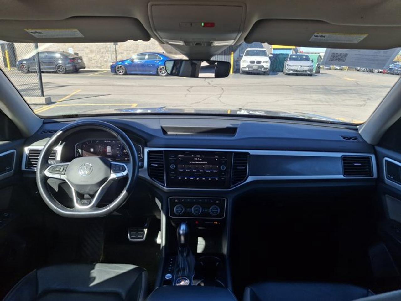 2022 Volkswagen Atlas Execline R-Line AWD | V6 | Leather | Sunroof | Heated Seats + Steering | Remote Start | and More ! Photo