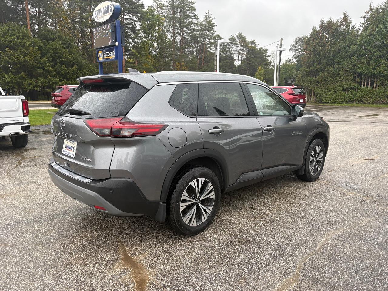 2023 Nissan Rogue SV MOONROOF Photo