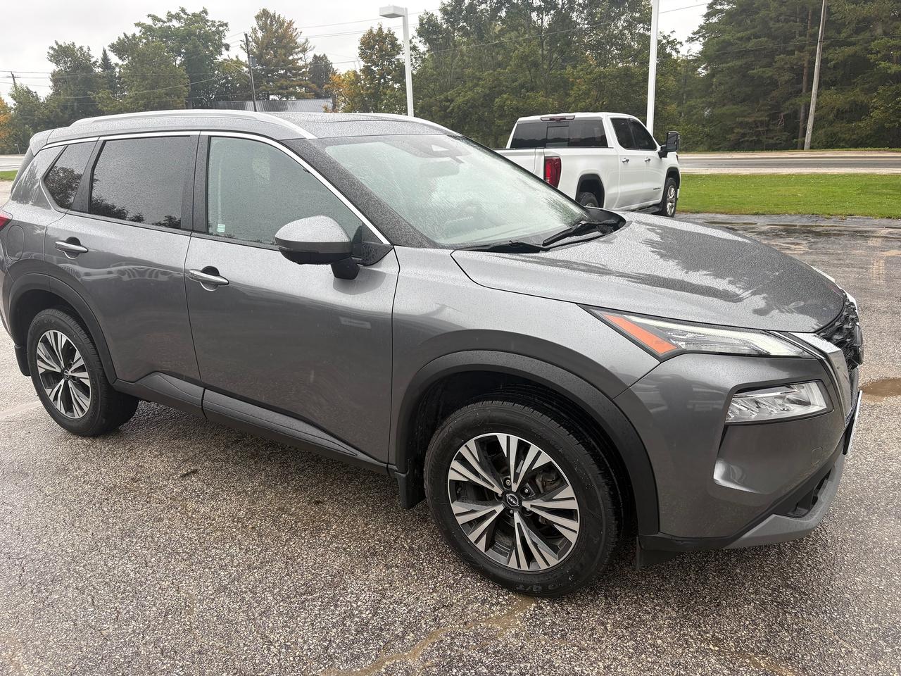 2023 Nissan Rogue SV MOONROOF Photo3