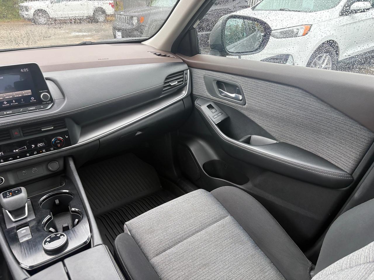 2023 Nissan Rogue SV MOONROOF Photo