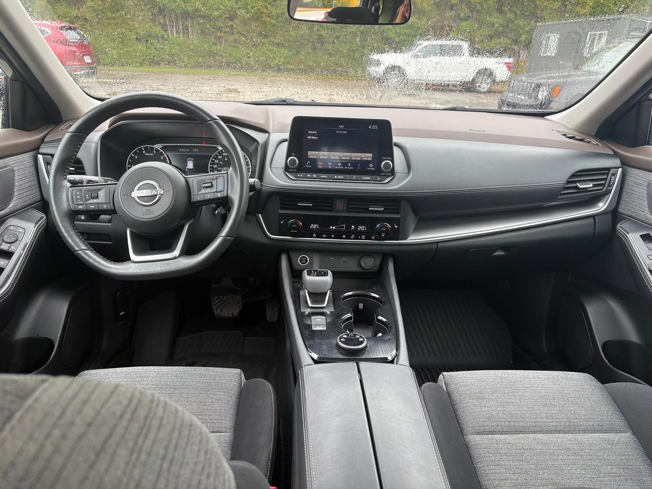 2023 Nissan Rogue SV MOONROOF Photo