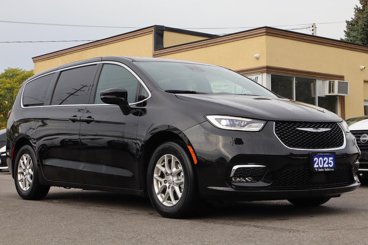 Black 2025 Chrysler Pacifica Minivan Front-Wheel Drive Automatic