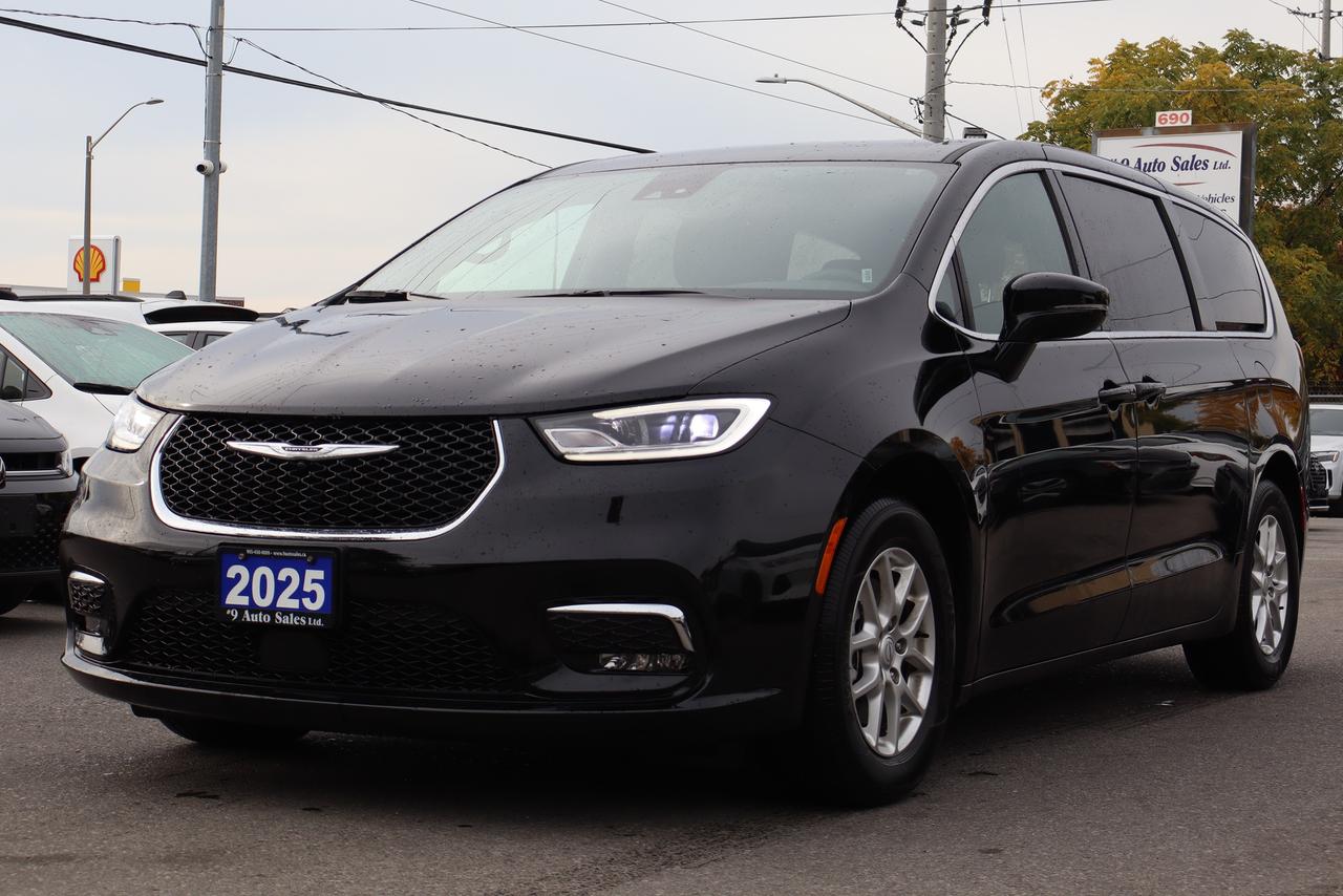 2025 Chrysler Pacifica Select FWD Photo