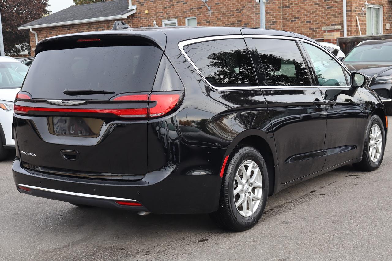 2025 Chrysler Pacifica Select FWD Photo