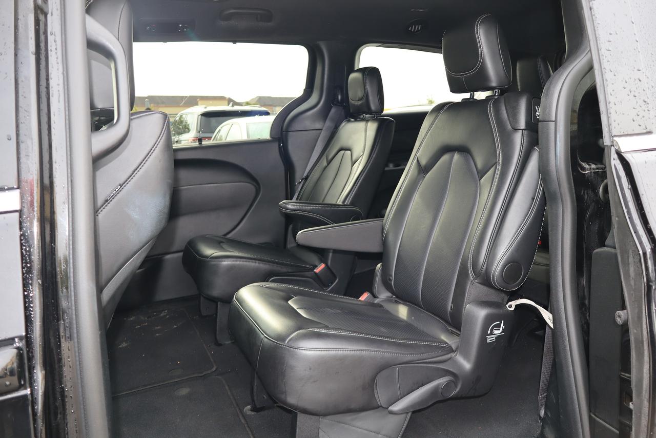 2025 Chrysler Pacifica Select FWD Photo