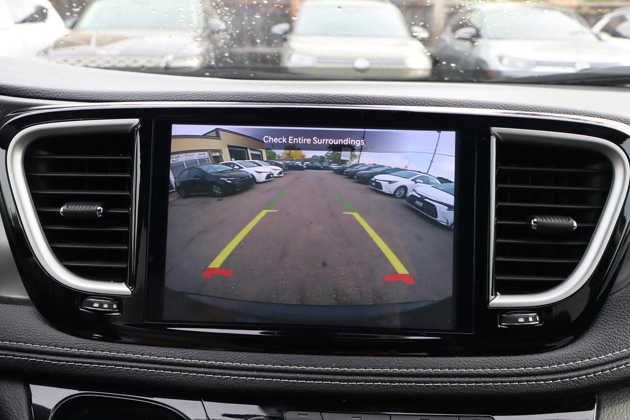 2025 Chrysler Pacifica Select FWD Photo