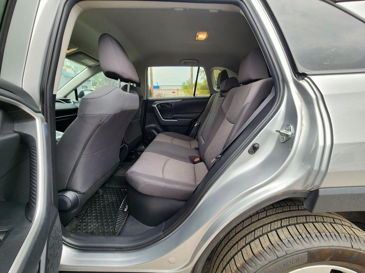2019 Toyota RAV4 Hybrid LE l Clean Carfax l Toyota Serviced l AWD Photo