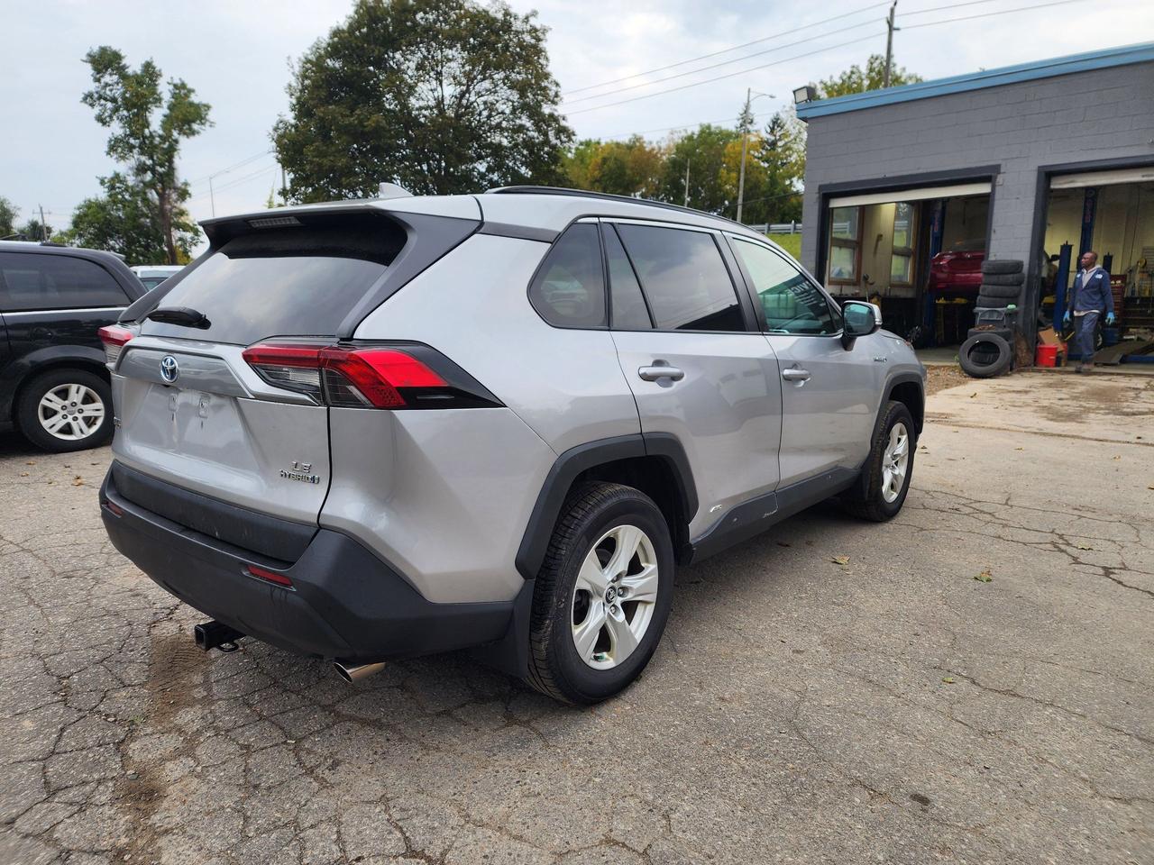 2019 Toyota RAV4 Hybrid LE l Clean Carfax l Toyota Serviced l AWD Photo