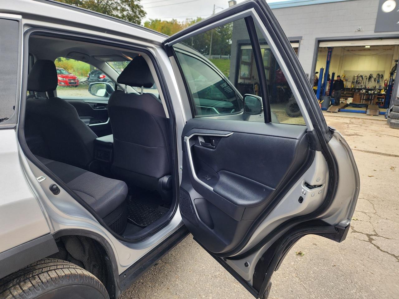 2019 Toyota RAV4 Hybrid LE l Clean Carfax l Toyota Serviced l AWD Photo
