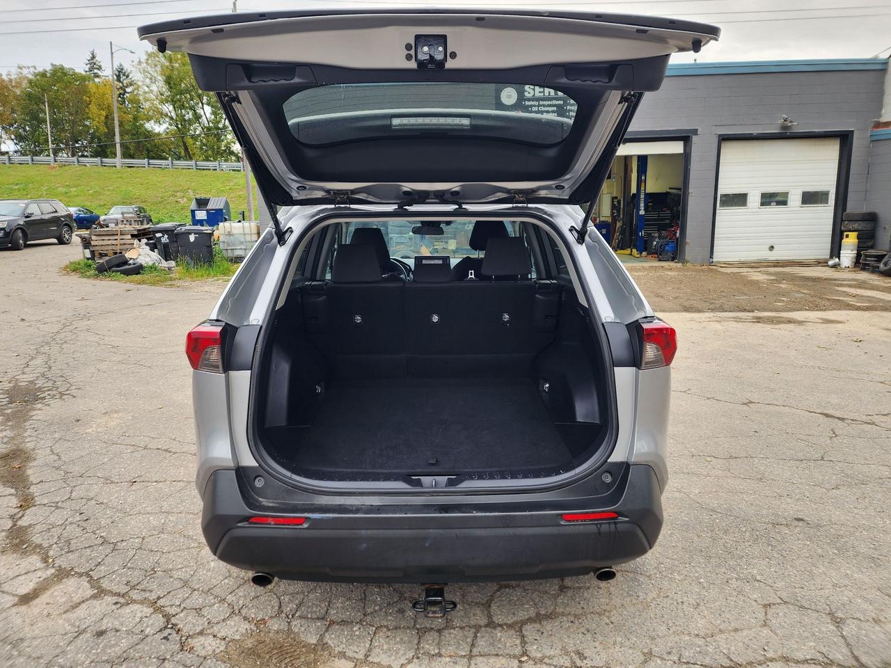 2019 Toyota RAV4 Hybrid LE l Clean Carfax l Toyota Serviced l AWD Photo