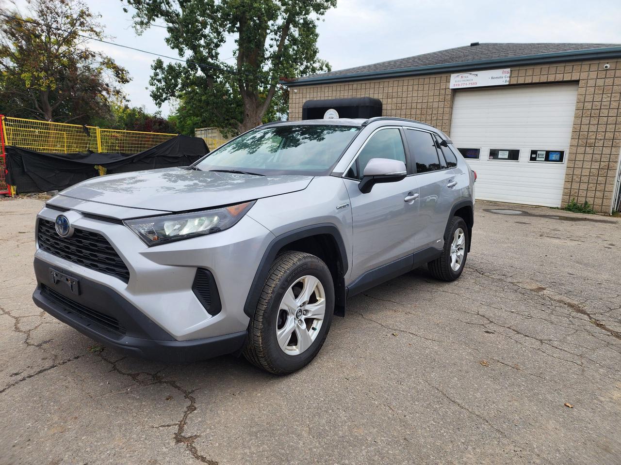 2019 Toyota RAV4 Hybrid LE l Clean Carfax l Toyota Serviced l AWD Photo
