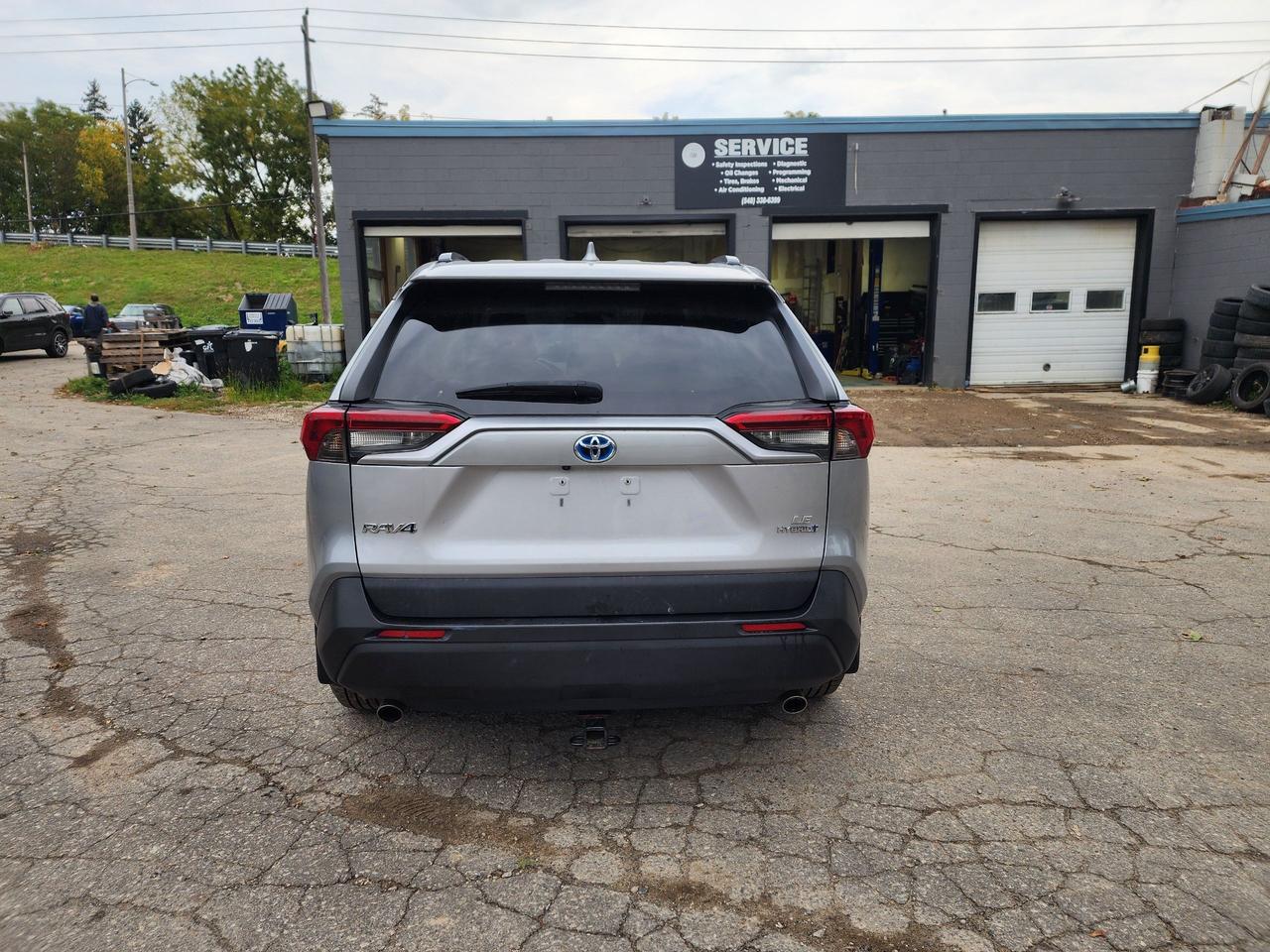 2019 Toyota RAV4 Hybrid LE l Clean Carfax l Toyota Serviced l AWD Photo