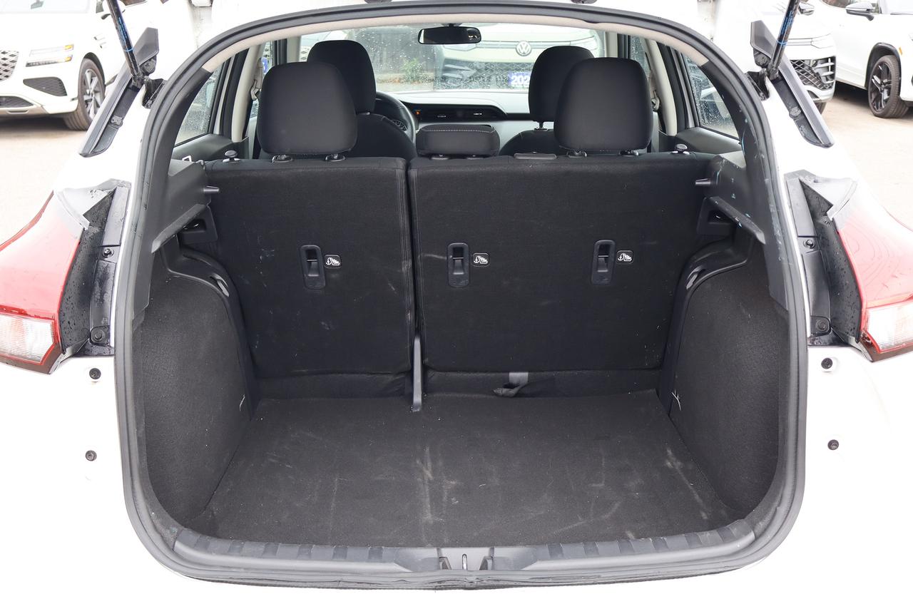 2025 Nissan Kicks  Photo