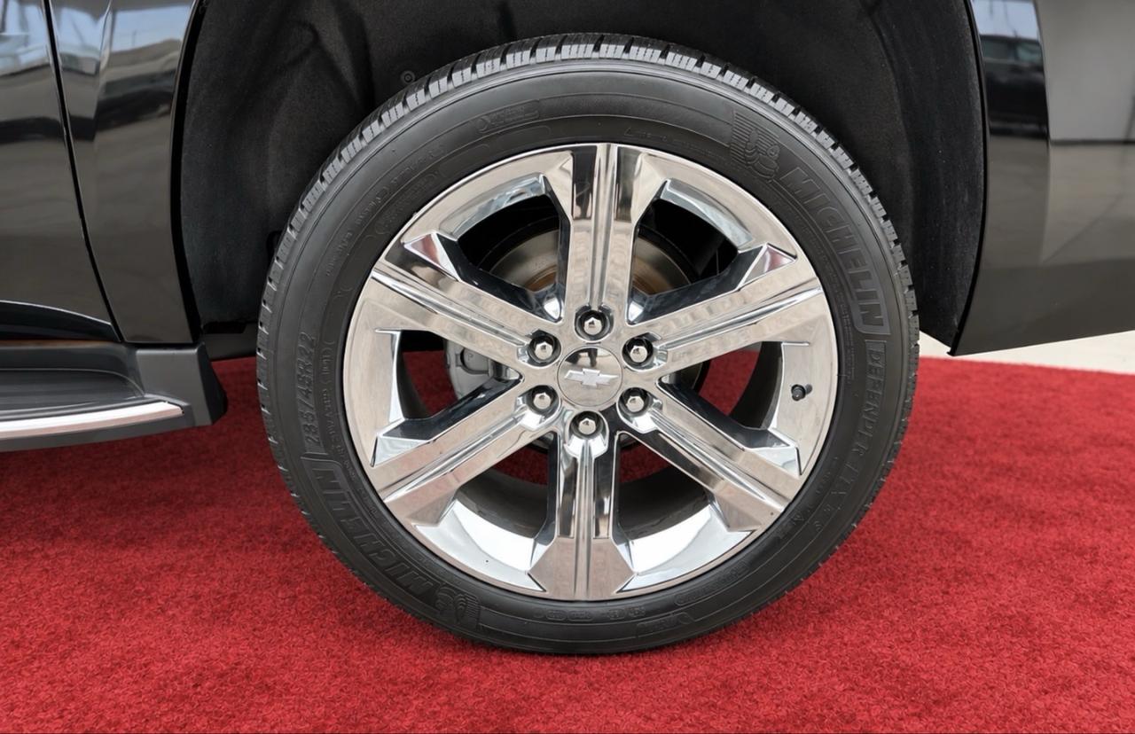 2016 Chevrolet Suburban LTZ 4WD Triple Black Photo