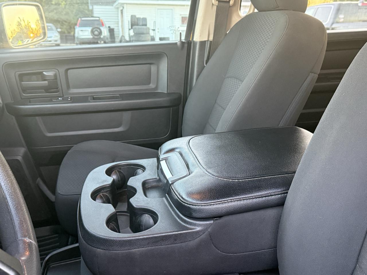 2019 RAM 1500 Classic EXPRESS 4X4 CREW CAB 5'7" BOX Photo