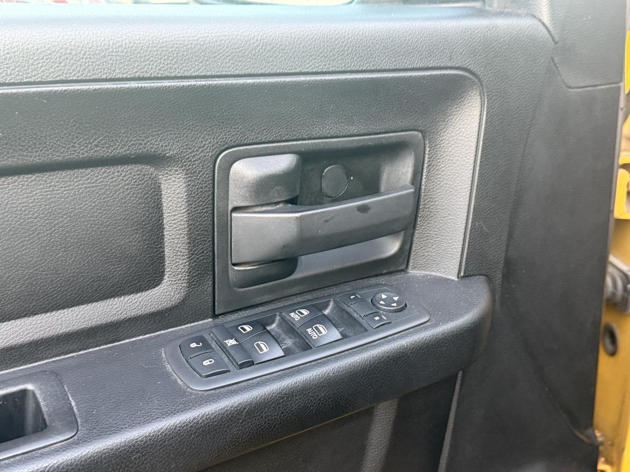 2019 RAM 1500 Classic EXPRESS 4X4 CREW CAB 5'7" BOX Photo