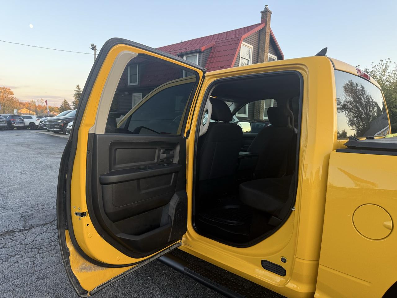 2019 RAM 1500 Classic EXPRESS 4X4 CREW CAB 5'7" BOX Photo