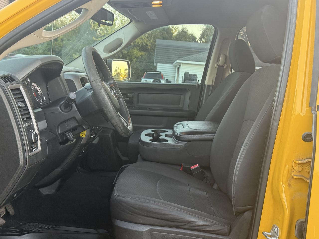 2019 RAM 1500 Classic EXPRESS 4X4 CREW CAB 5'7" BOX Photo