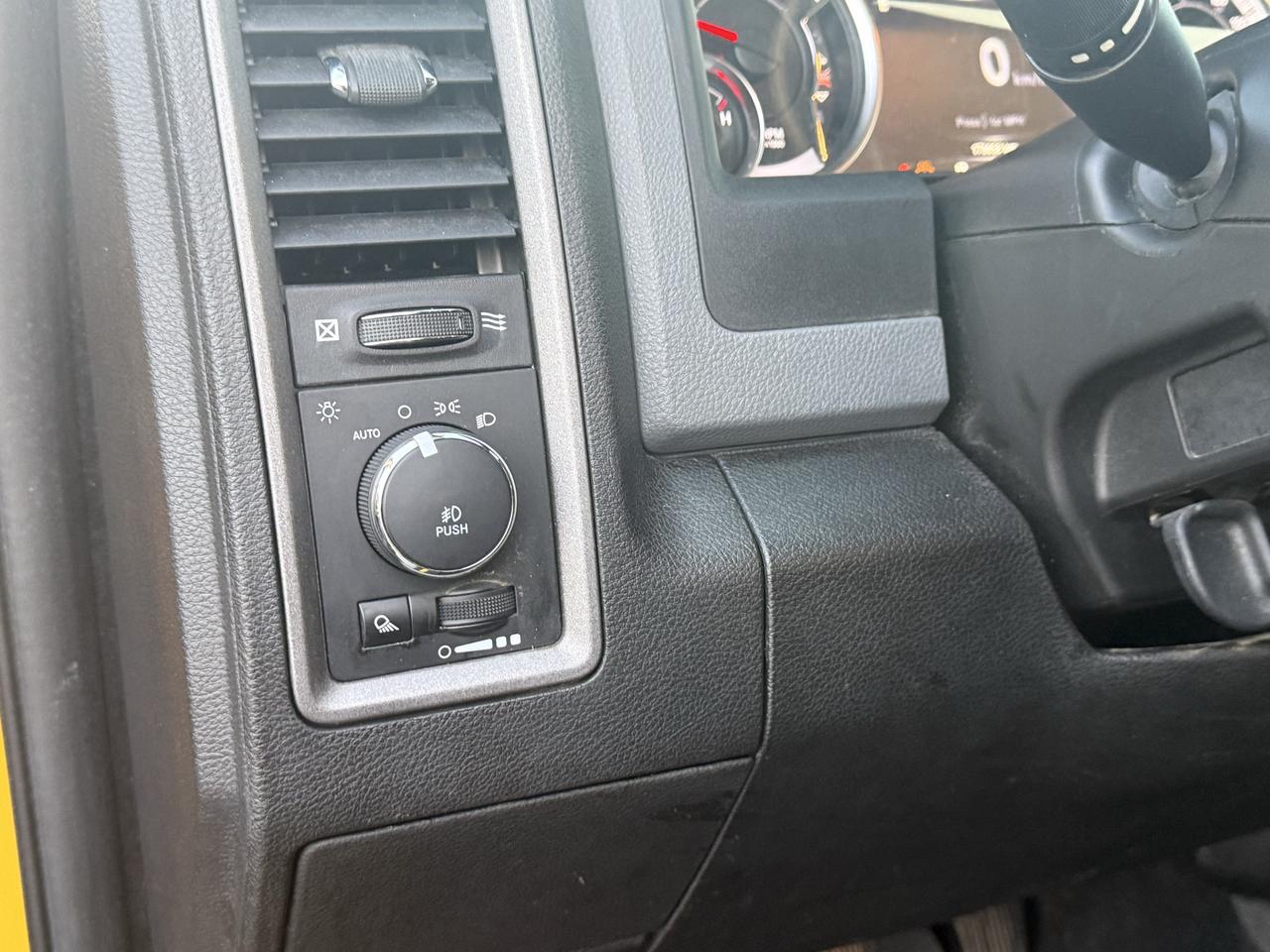 2019 RAM 1500 Classic EXPRESS 4X4 CREW CAB 5'7" BOX Photo