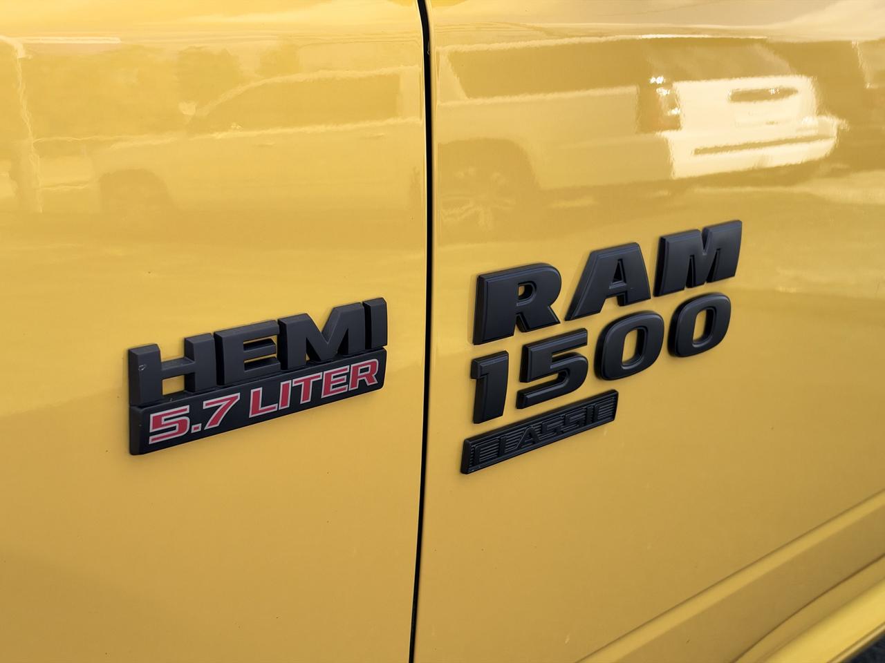 2019 RAM 1500 Classic EXPRESS 4X4 CREW CAB 5'7" BOX Photo