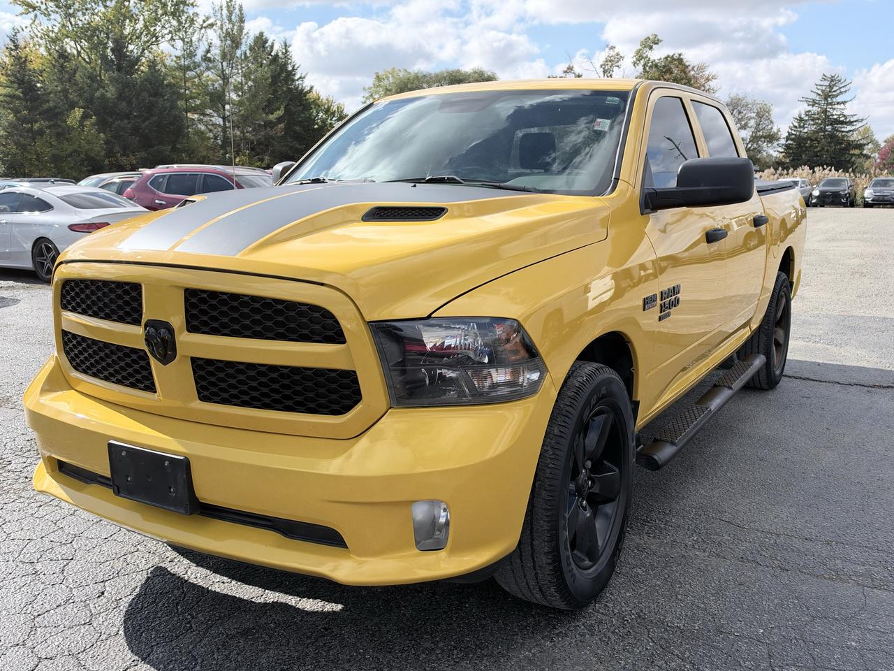 2019 RAM 1500 Classic EXPRESS 4X4 CREW CAB 5'7" BOX Photo