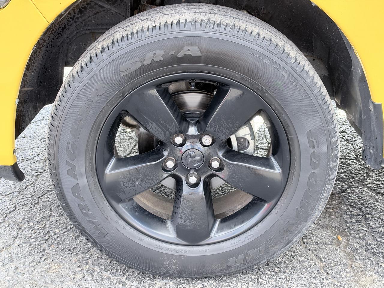 2019 RAM 1500 Classic EXPRESS 4X4 CREW CAB 5'7" BOX Photo