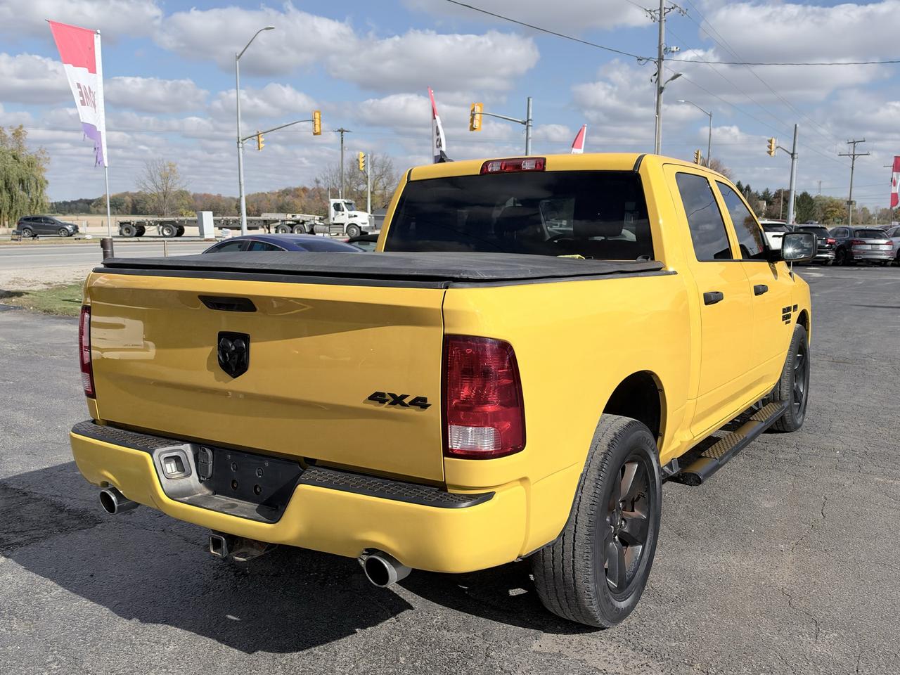 2019 RAM 1500 Classic EXPRESS 4X4 CREW CAB 5'7" BOX Photo