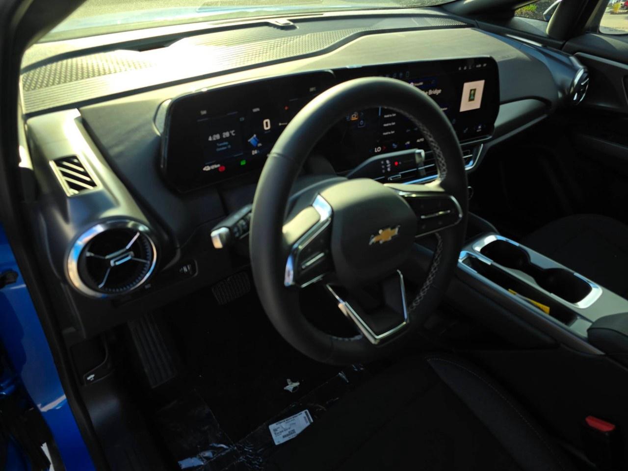 2027 Chevrolet Equinox EV 4dr LT1 w/PCY Photo4