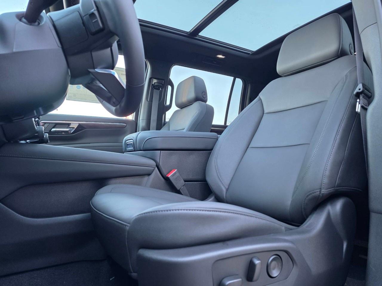 2027 Chevrolet Suburban 4WD 4dr Z71 Photo
