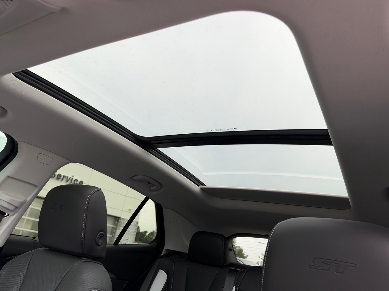 2025 Buick Envision Sport Touring ONE OWNER-LEATHER+SUNROOF+MORE! Photo