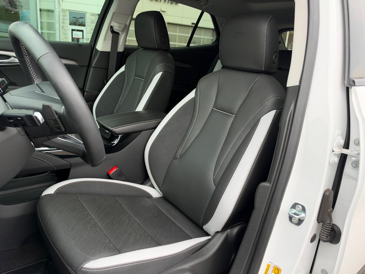 2025 Buick Envision Sport Touring ONE OWNER-LEATHER+SUNROOF+MORE! Photo