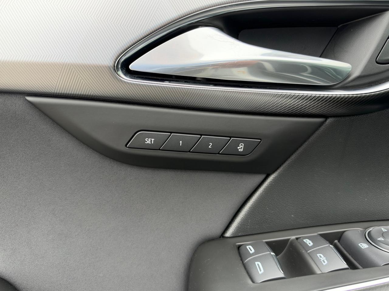 2025 Buick Envision Sport Touring ONE OWNER-LEATHER+SUNROOF+MORE! Photo
