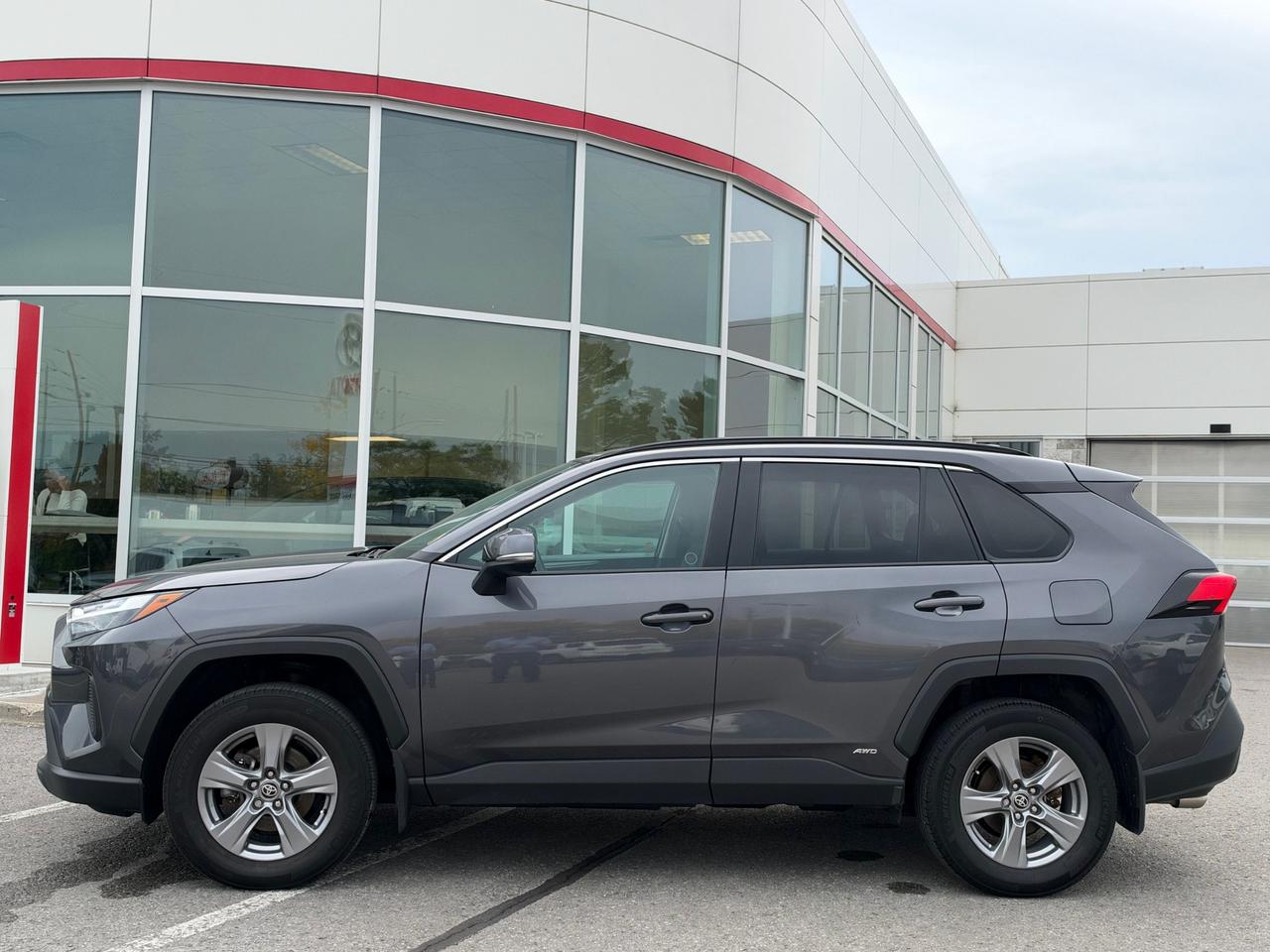 2023 Toyota RAV4 Hybrid HYBRID XLE-ONE OWNER+BOUGHT+SERV HERE! Photo
