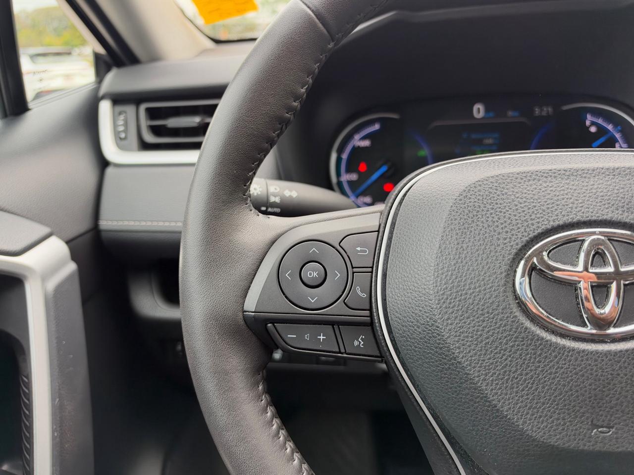 2023 Toyota RAV4 Hybrid HYBRID XLE-ONE OWNER+BOUGHT+SERV HERE! Photo