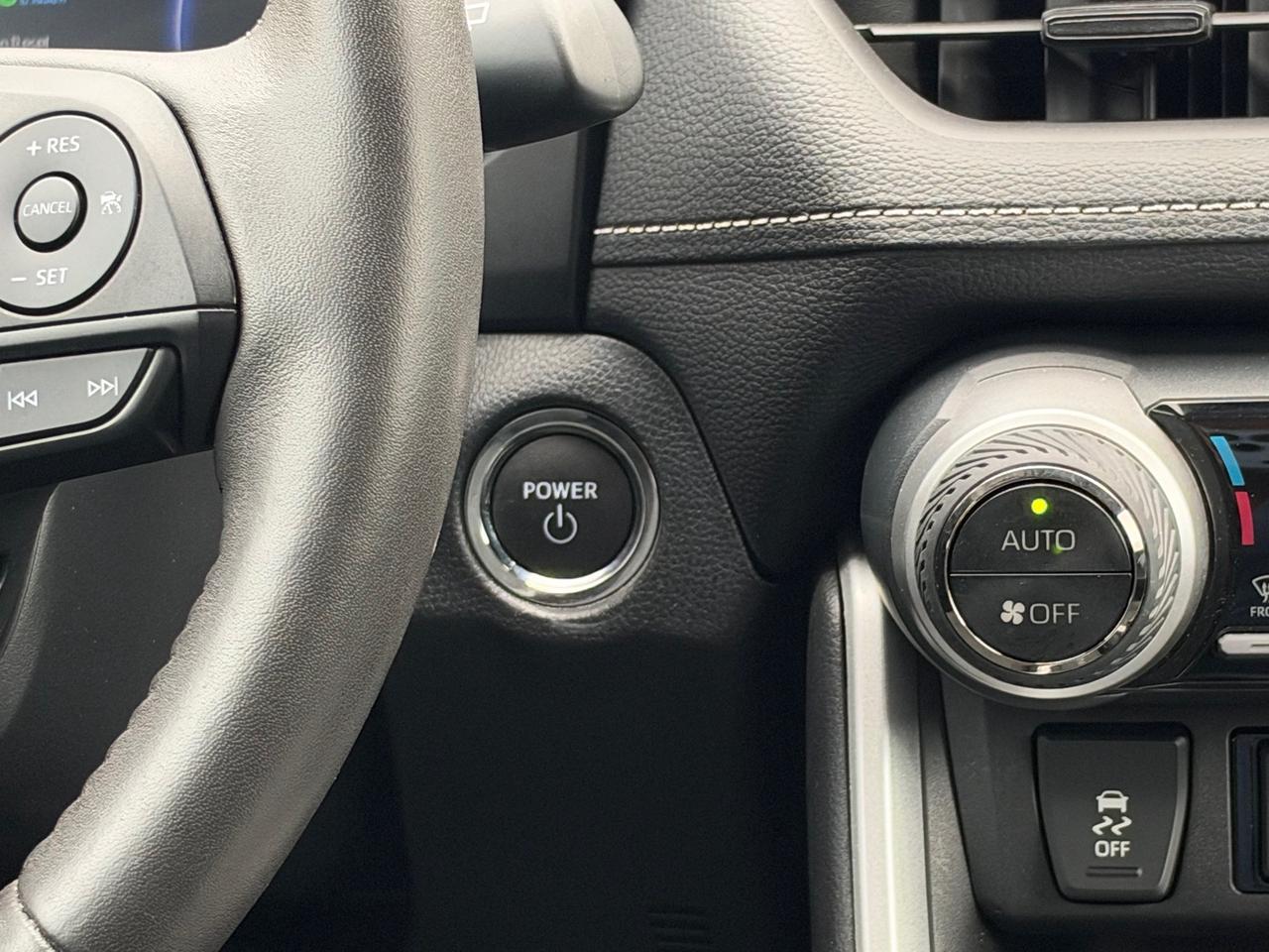 2023 Toyota RAV4 Hybrid HYBRID XLE-ONE OWNER+BOUGHT+SERV HERE! Photo