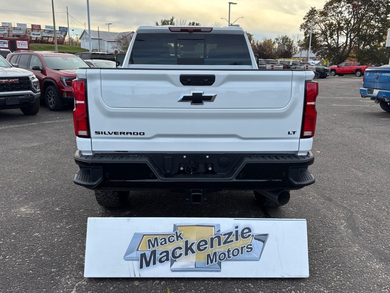 2026 Chevrolet Silverado 2500 HD LT New 2026 5 Passenger Diesel Powered 2500HD 4X4 Crew Cab Truck with Heated Front Leather Seats, Heated Steering Wheel, Adaptive Cruise Control, 5th Wheel Prep Package and a 13.4 Diagonal Touchscreen Ra Photo4