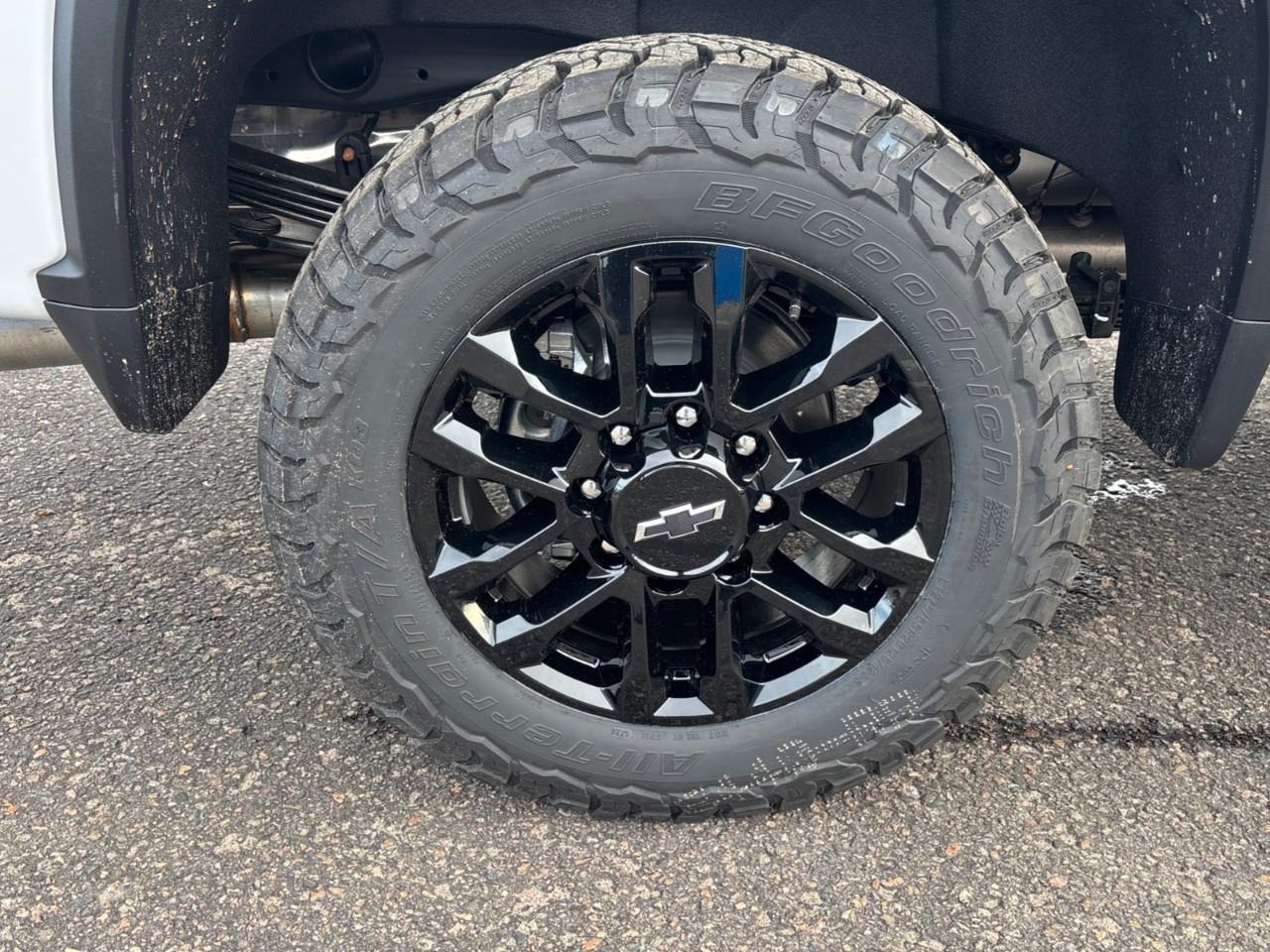 2026 Chevrolet Silverado 2500 HD LT New 2026 5 Passenger Diesel Powered 2500HD 4X4 Crew Cab Truck with Heated Front Leather Seats, Heated Steering Wheel, Adaptive Cruise Control, 5th Wheel Prep Package and a 13.4 Diagonal Touchscreen Ra Photo