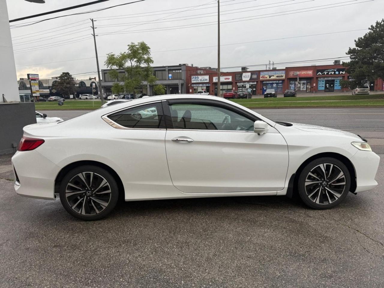 2017 Honda Accord EX |COUPE |SUNROOF |BACKUP CAM |SERVICE HISTORY Photo3