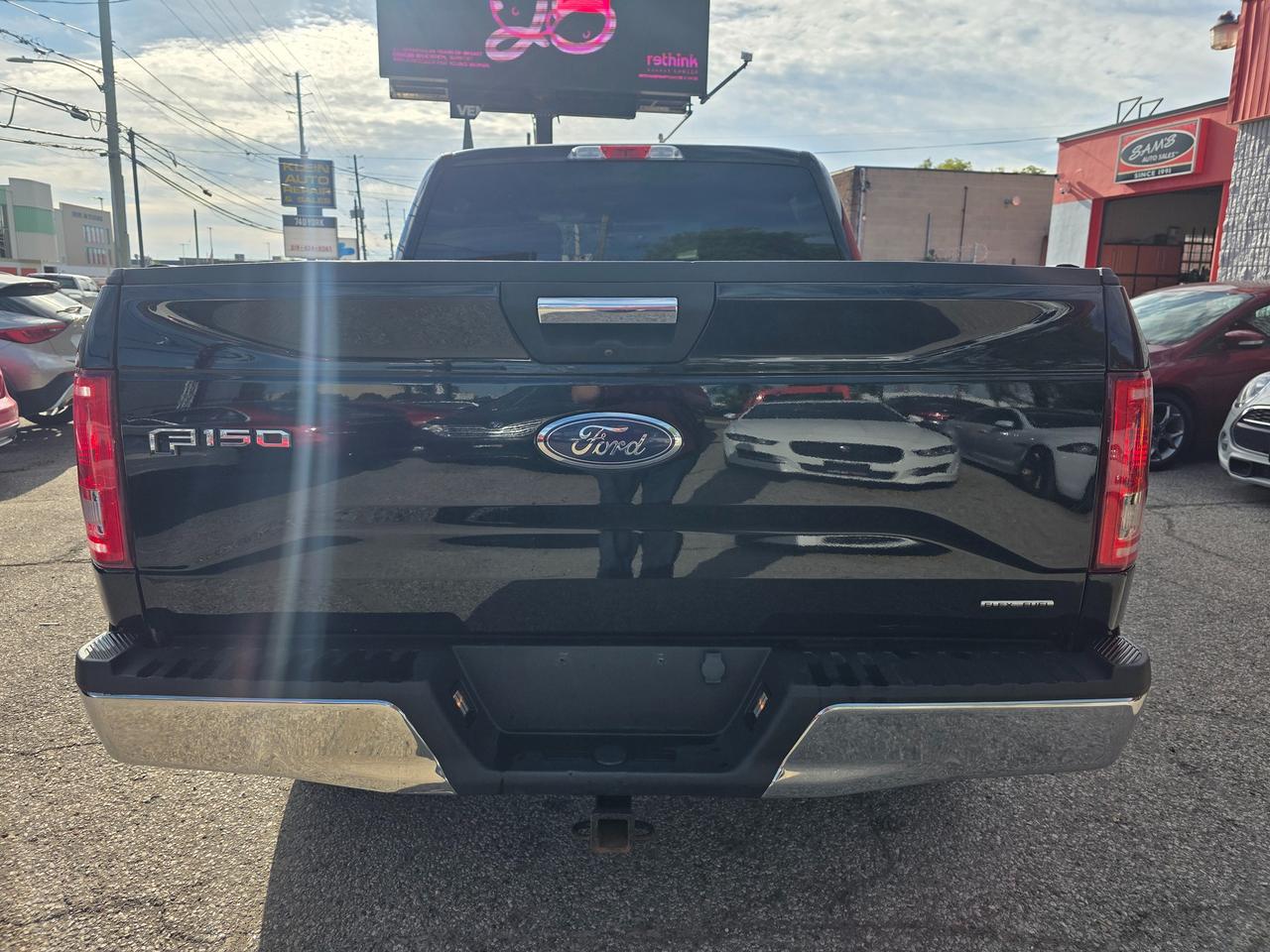 2016 Ford F-150 4WD SuperCrew XLT Photo4