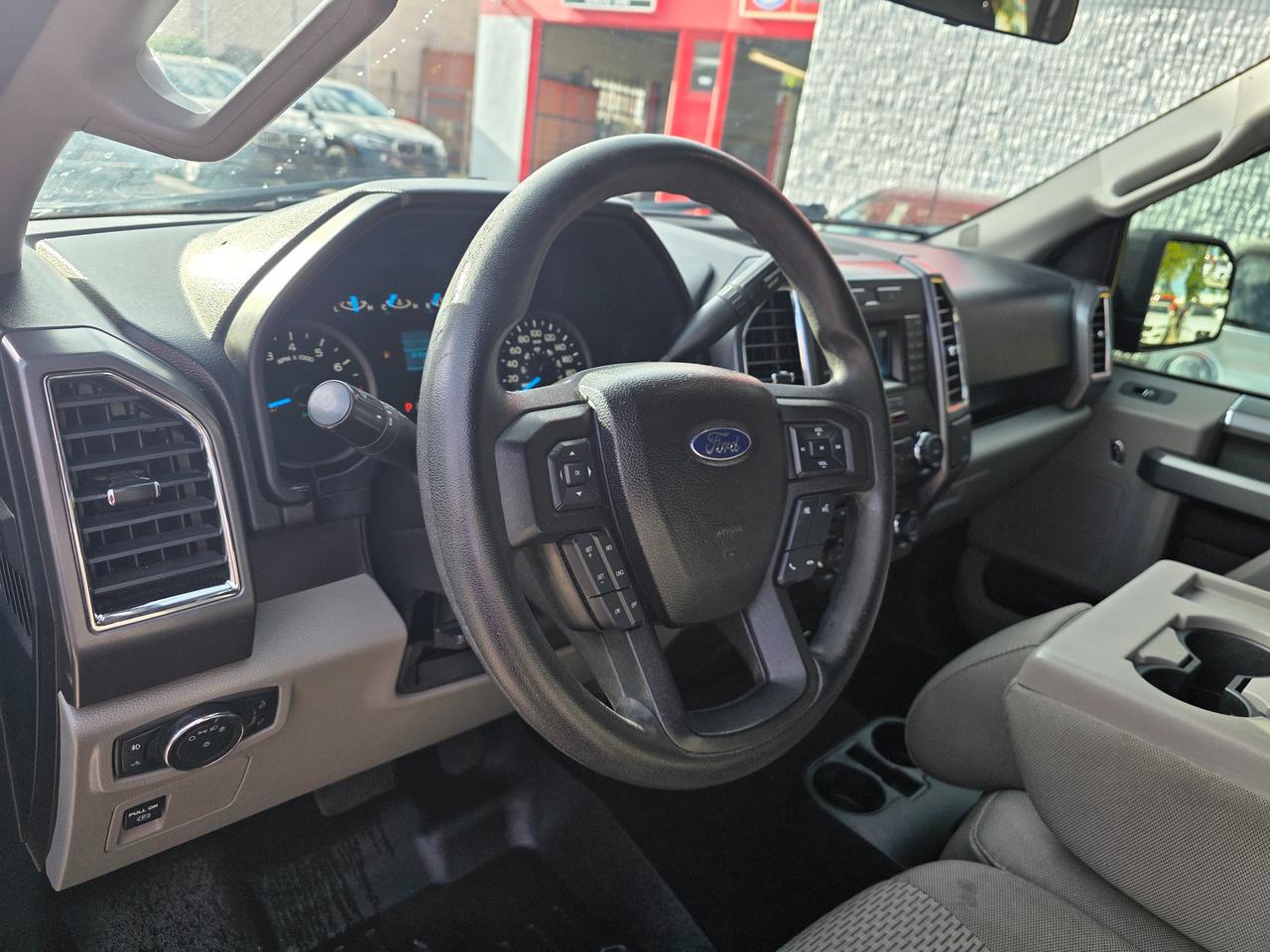 2016 Ford F-150 4WD SuperCrew XLT Photo