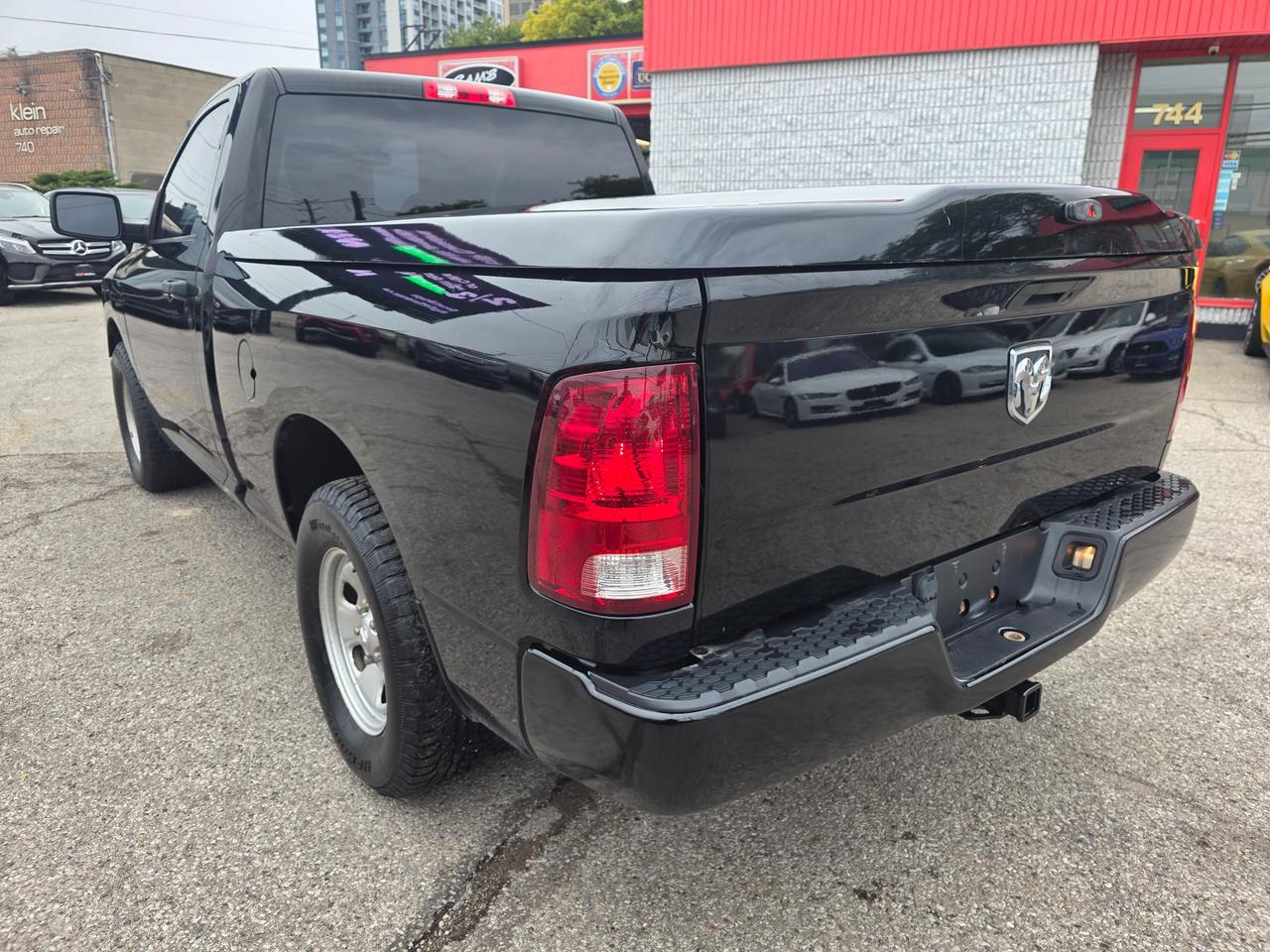 2014 RAM 1500 Regular Cab V8 Photo
