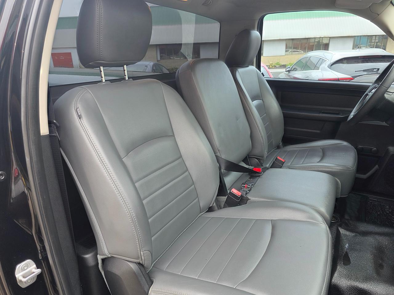 2014 RAM 1500 Regular Cab V8 Photo