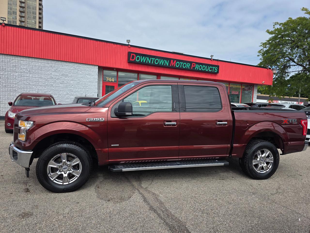 2017 Ford F-150 XLT 4WD SUPERCREW Photo2